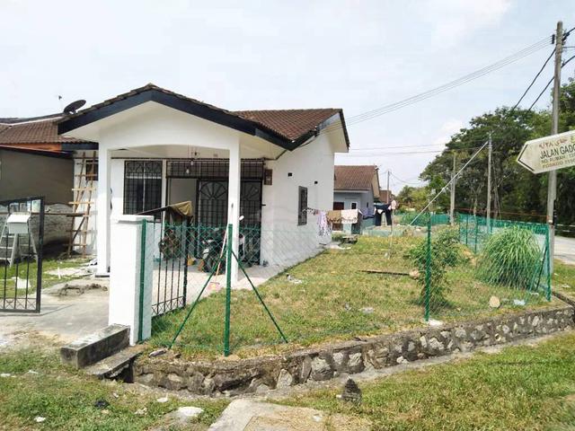 CORNER LOT! Teres 1 Tingkat, Taman Gadong Jaya, Labu 1