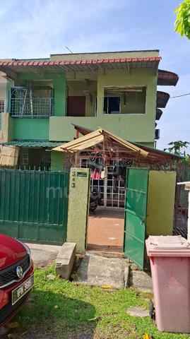 Fully Renovated End Lot  1