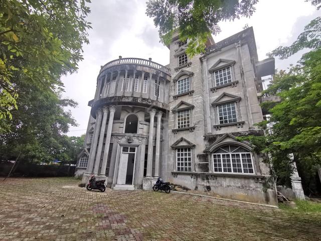 [SAVE UP 470K] 3 Storey Super Bungalow, Jalan Mengkuang, Kampung Paya 1