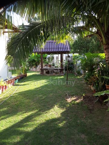 Banglo 2 tingkat di Banang Golf Resort Batu Pahat untuk dijual segera. 5