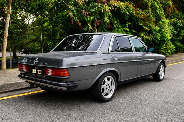 1985 Mercedes Benz W123 200 - 3