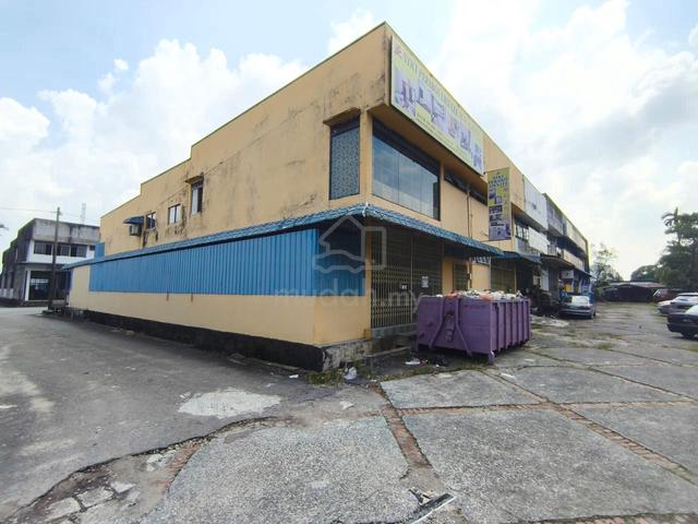 Taman Universiti End lot factory Main road facing Jalan perdagangan 1