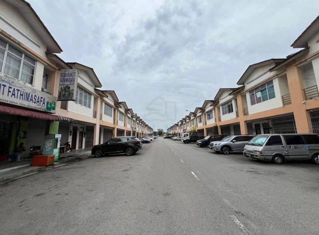 Bukit Indah Nusa Indah Double Storey Shoplot Ground Floor For rent 1