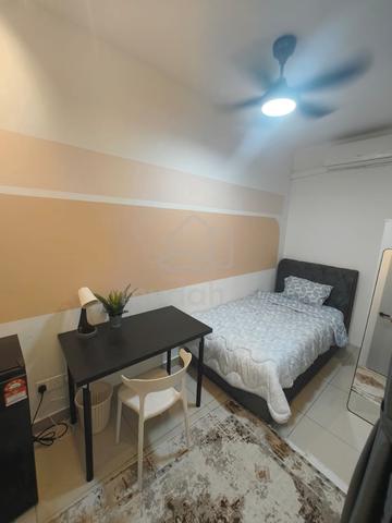 Fully Furnished Comfort Just 10 Minutes from MRT Taman Connaught! 1