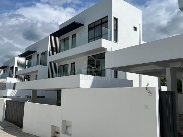 3 Storey Link Bungalow Gaya Villa 1