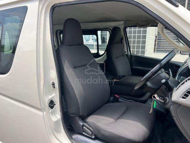 2013 Toyota HIACE 2.5 (M) Window Van - 4