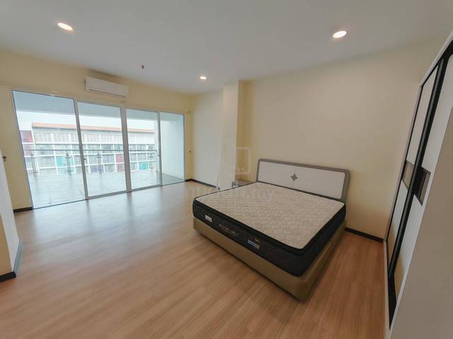 Crown Pacific Apartment 1