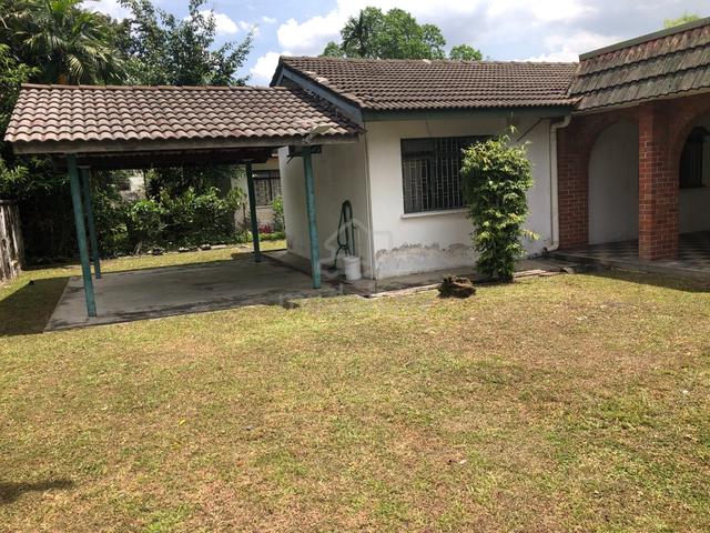 Single storey bungalow in SS1 Kampung Tunku 1