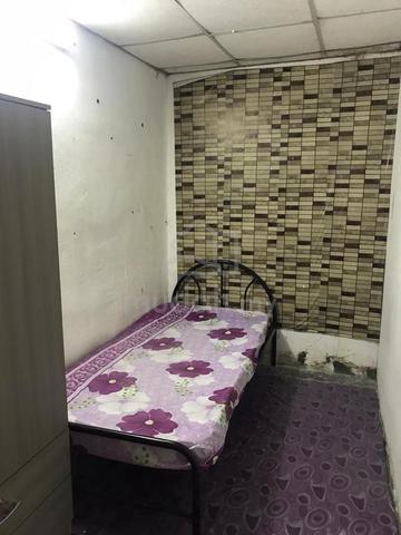 room for rent larkin area 1