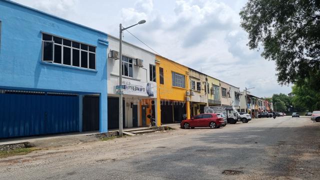 Facing Main Road 1.5 Storey Link Factory for Rent at Kajang Utama 1