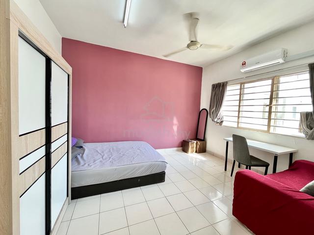 Master Bedroom at Condominium Suriamas, Bandar Sunway Petaling Jaya. 1
