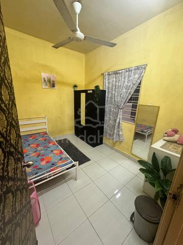 Bilik sewa ampang (wanita) 1