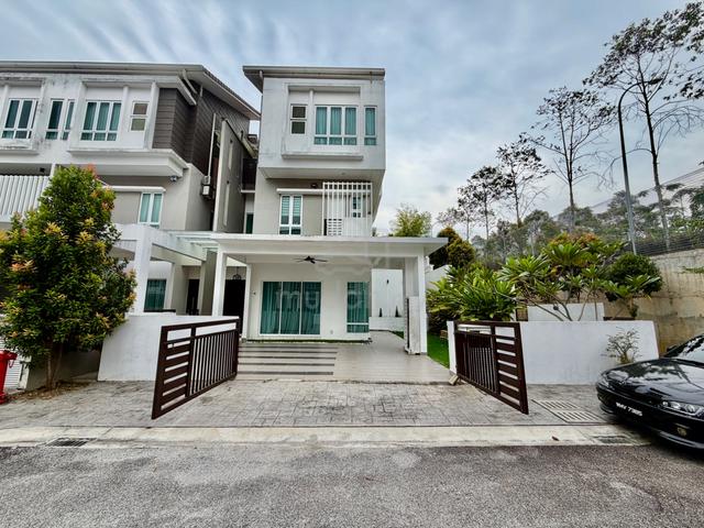 (CORNER LOT)3 Storey Superlink Tiara South Semenyih 1
