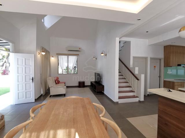 Beautiful bungalow, gated & guarded with pocket sea view! 1