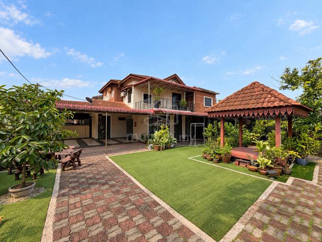 CORNER LOT l RENOVATED - Jalan Sejambak, Taman Bukit Dahlia 1