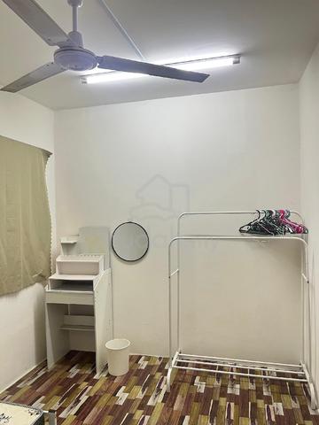 Mencari Housemate Perempuan - Bilik Medium Single 1