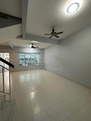 Semi Furnished 2 Story House at Hill Park 2 Kajang 1