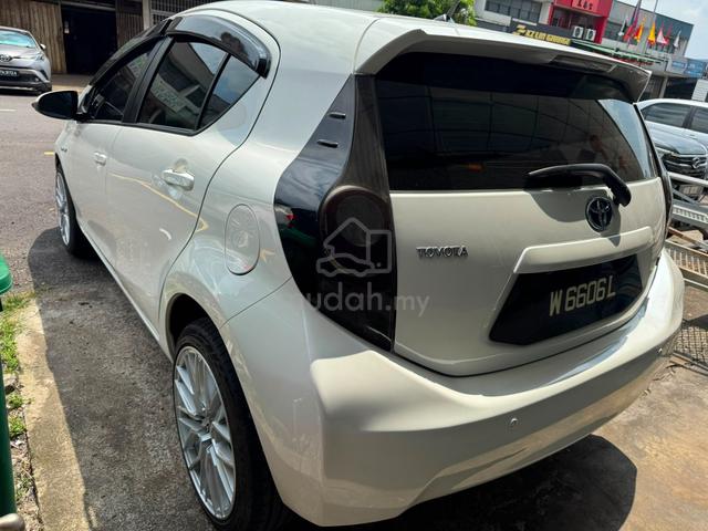 2013 Toyota PRIUS C 1.5 (HYBRID) NHP10R (A) - 4