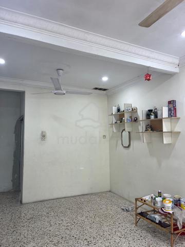 Single storey terrace house with an attic room 1