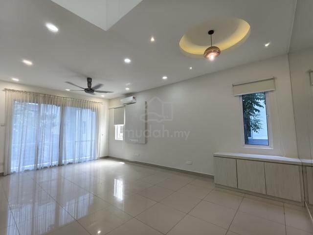 Sunway Wellesley Townhouse Fully Revonated For Sell | Upper Unit 1