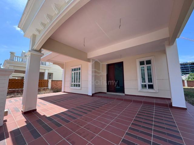 Spacious Seaview 3 Storey Corner Bungalow @ Kota Syahbandar 1