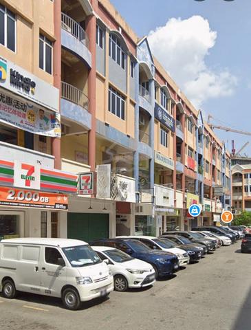 RARE 1st FLOOR UNIT @ Lintas Square – Don’t Miss This! 1