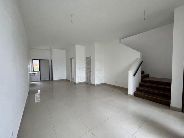 Bandar Mahkota Banting 2 Storey House Facing Lake View WCE Highway 1