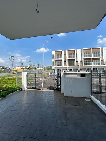 CORNER! 3Sty Villa Sri Manja, PJS 3, Petaling Jaya [Gated Guarded] 1