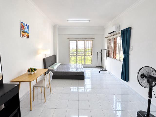 Lake View  Medium Room @ Ridzuan Condominium, Bandar Sunway  1