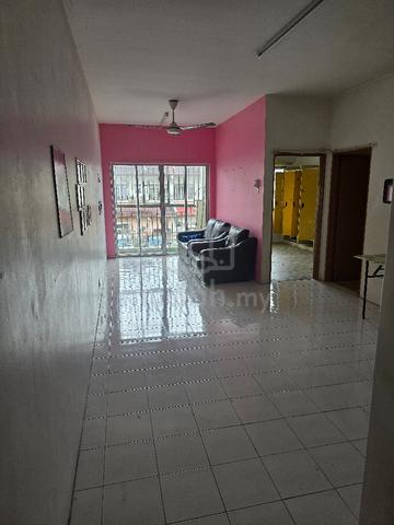 Apartment Taman Tropika (Blok A & B) 1