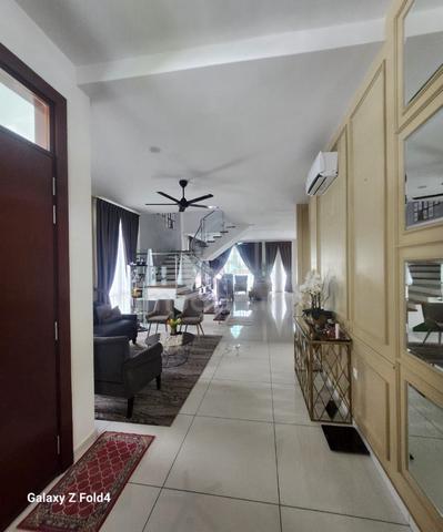 SEMI-D in Sendayan .This house boasts the spacious charm of Bungalow 2