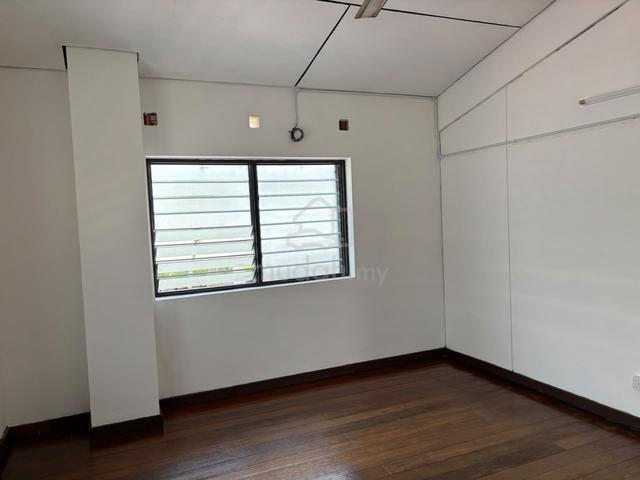 Double storey semi D near to kelawai road 1