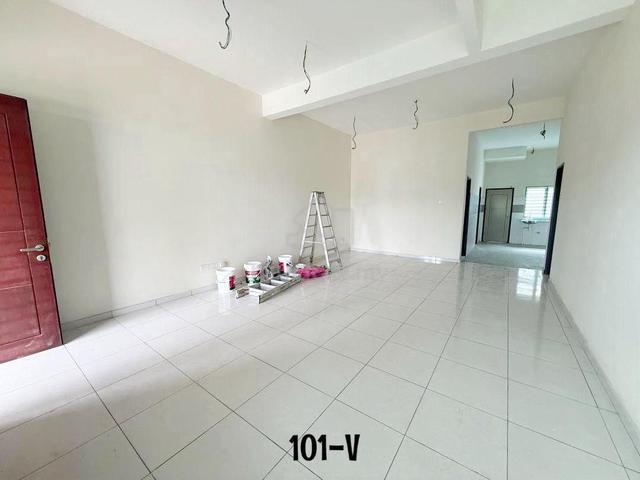 BRAND NEW UNIT !! 20x85 5R5B Telok Gadong Besar 2.5 Storey House Klang 1