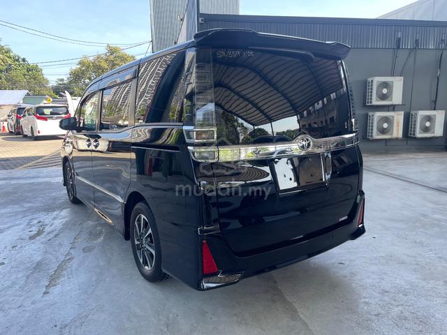 2021 Toyota VOXY 2.0 ZS KIRAMEKI III (A) - 2