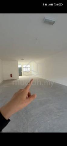 Single storey shoplot , jalan Puyuh , kulai , bandar putra 1