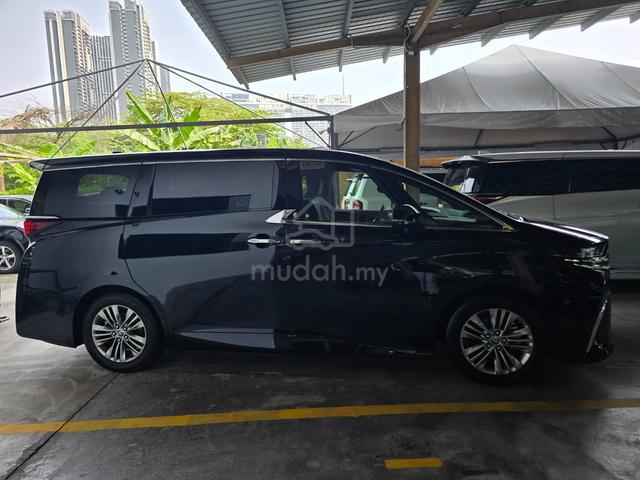 2025 Toyota ALPHARD 2.5 Z Ready Stock 5A/70 km - 2