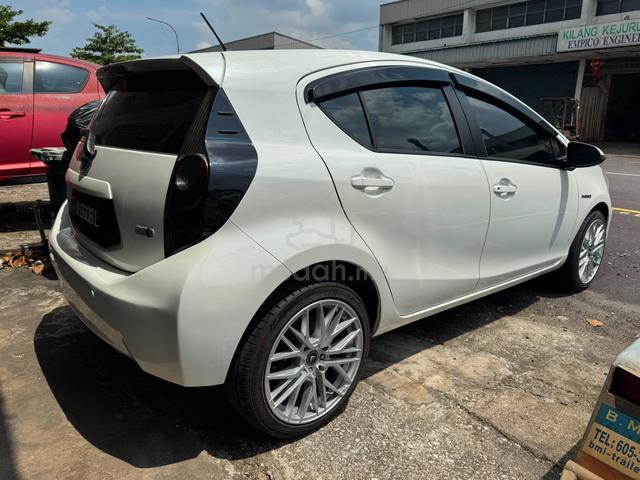 2013 Toyota PRIUS C 1.5 (HYBRID) NHP10R (A) - 2