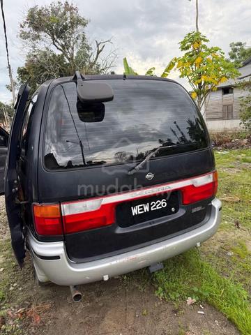 Nissan SERENA 2.0 (A) - 3