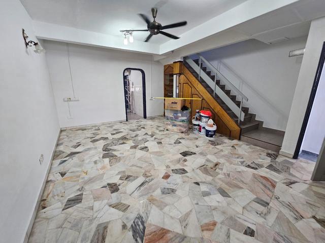 Taman Desa Cemerlang Double Storey / 4 Bed 3 Bath / Rumah Sewa / Rent 1