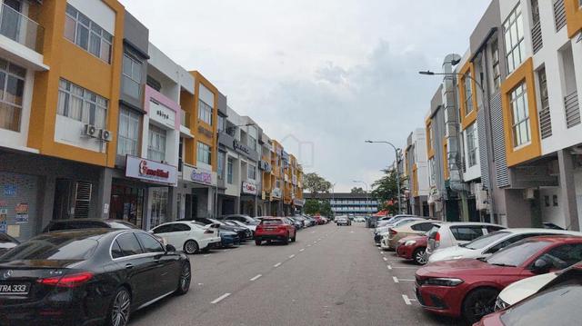 For Rent Molek Hub @ Taman Molek Shoplot 1