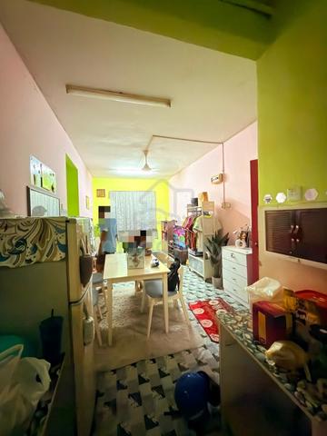 Flat Taman Molek 1