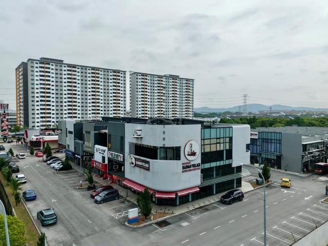 FACING MAINROAD !! Uni Rivertree Bukit Raja 2-Storey Corner Mezzanine 1