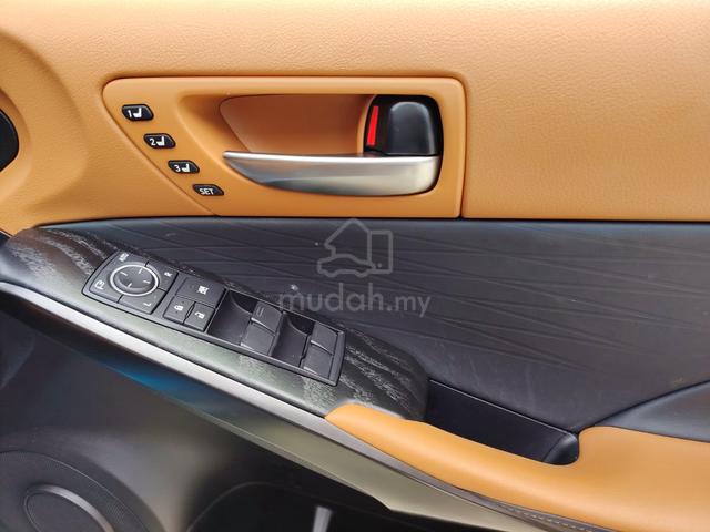 2021 Lexus IS300 Version L Sun Roof 7,000km 4.5B - 4
