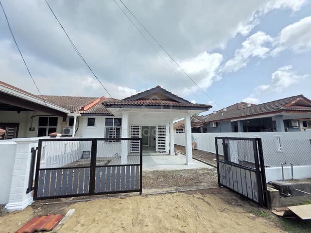 SemiD Setingkat Facing playground Di Taman Sepekan Makmur, Pekan 1
