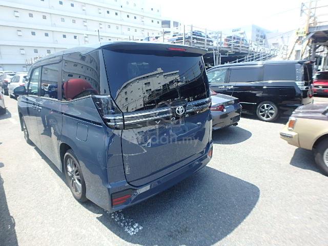 Toyota Voxy SG 2.0 blue-grey 8 seater KM low 4.5 B - 4