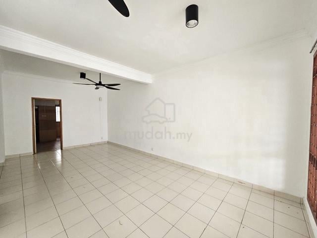 Taman Mount Austin 1