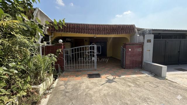 Single Storey Terrace Taman Subang Baru, Subang renovated Extra Bilik 1