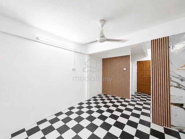 Mount Austin Double Storey Low Cost Partial Furnished Good Comdition 1