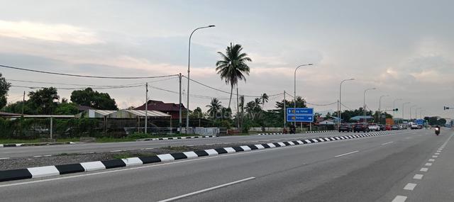 Commercial Land (Mainroad )Kepala Batas 1