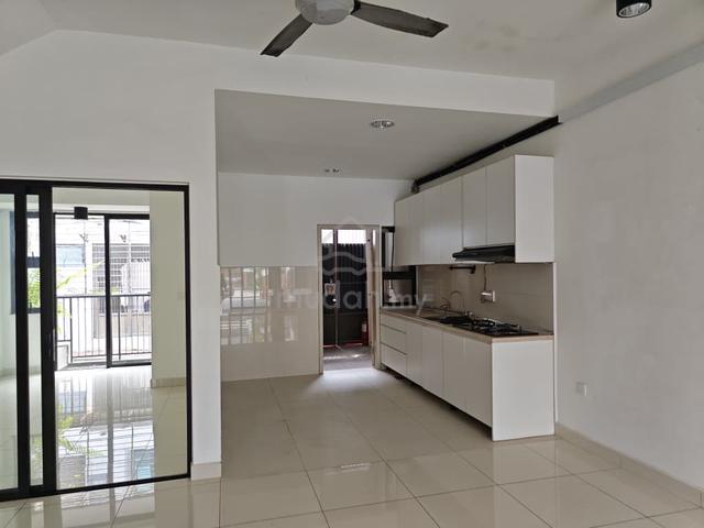 MURAH! Elmina Valley 3 4 Rooms with Aircond & Kitchen Cabinet 1